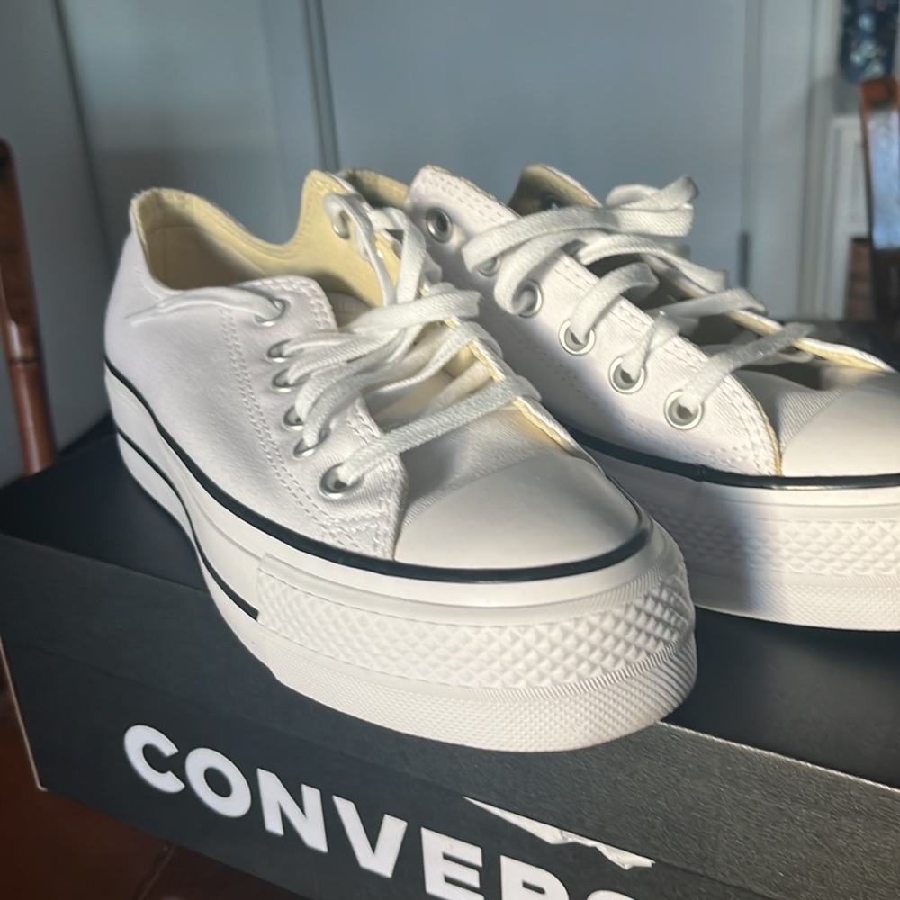 Converse Chuck Taylor Low Top Platform Sneaker Sz 7.5